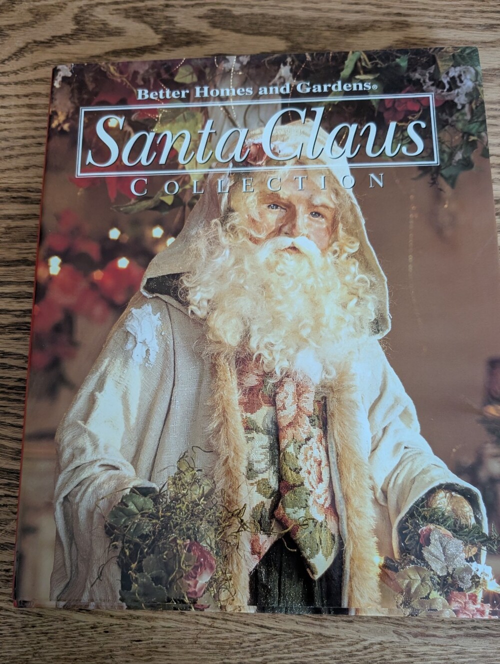 Santa Claus Collections Vol. 4 Collectible Book BHG Publications